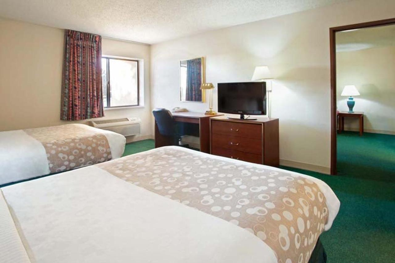 Norwood & Suites East Post Drive 2*