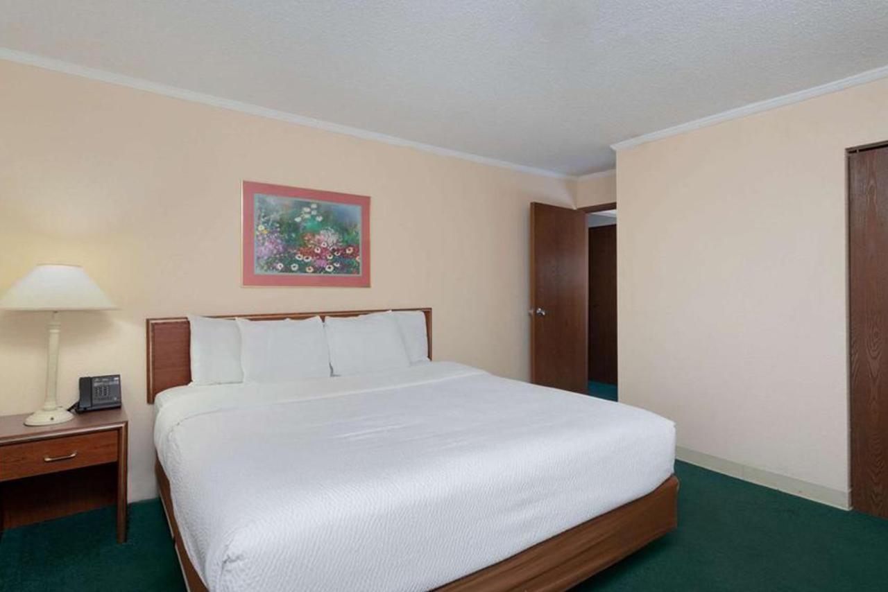 Norwood & Suites East Post Drive 2* Indianapolis
