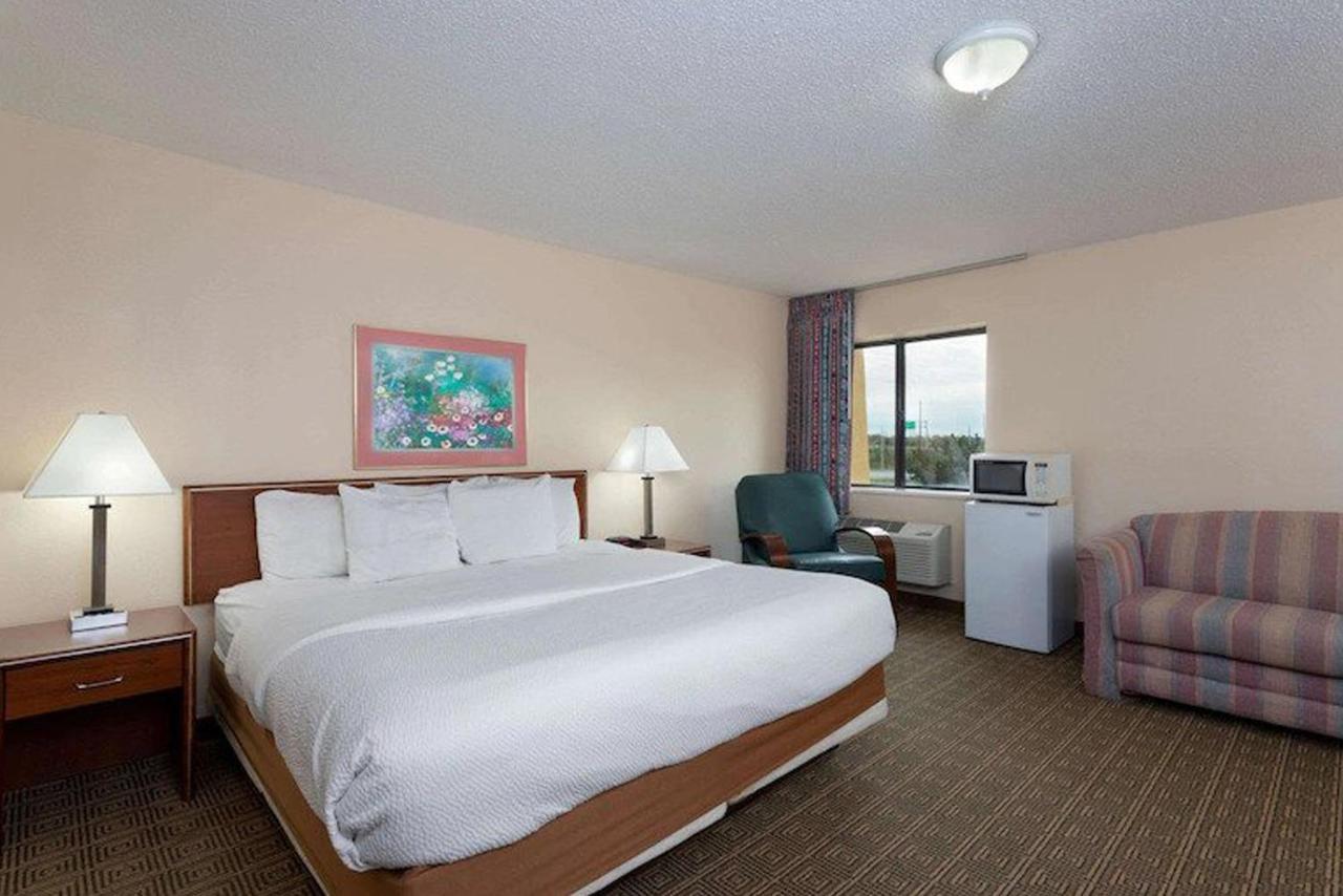 Hotel Norwood & Suites East Post Drive 2*