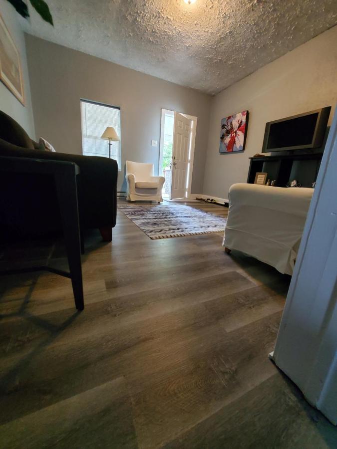 Minutes To Downtown! Long-stays & Pets Welcome! Indianapolis