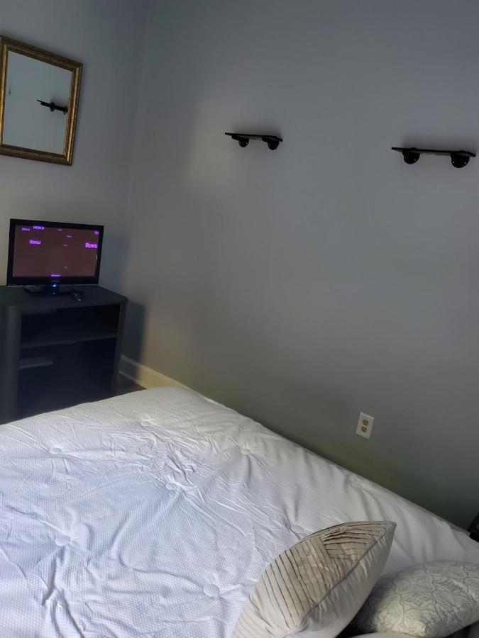 Minutes To Downtown! Long-stays & Pets Welcome!
