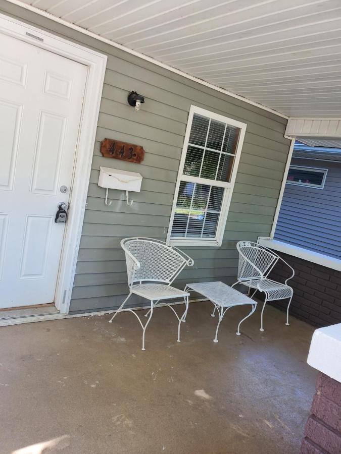 Minutes To Downtown! Long-stays & Pets Welcome! *
