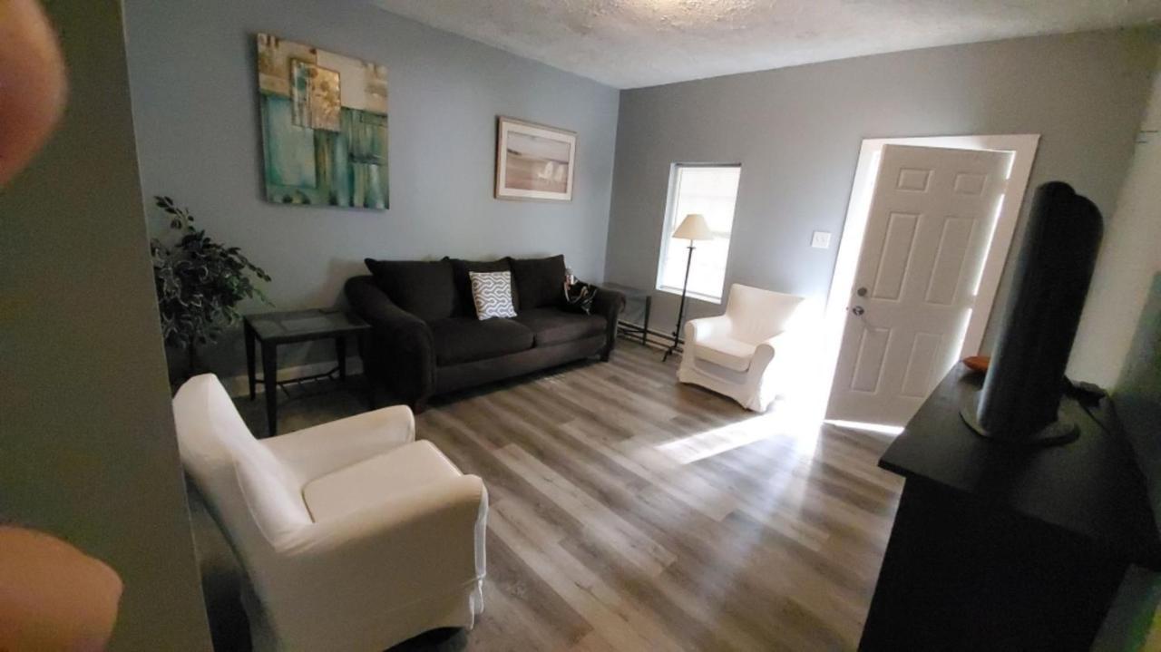 Apartment Minutes To Downtown! Long-stays & Pets Welcome! Indianapolis