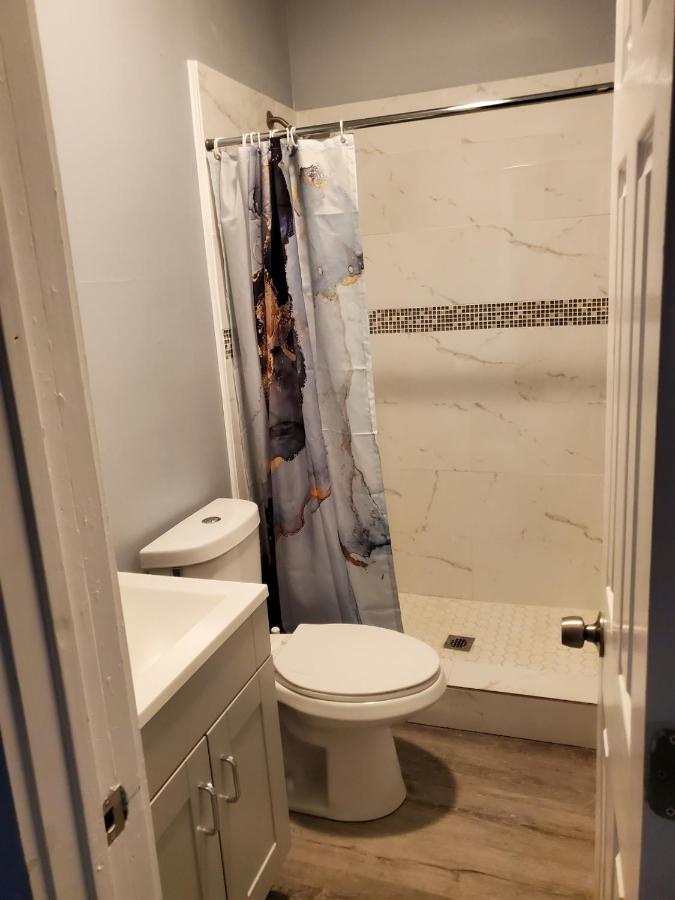 Apartment Minutes To Downtown! Long-stays & Pets Welcome!