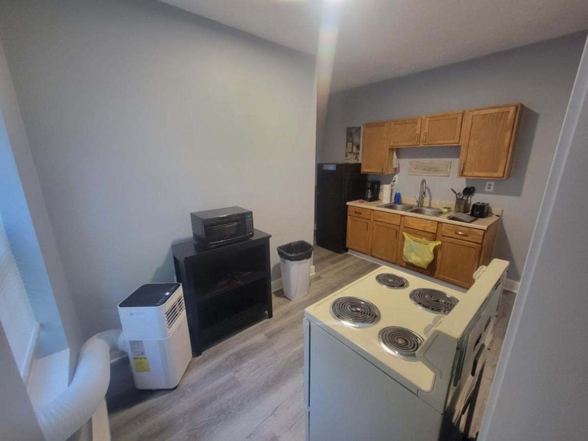 Minutes To Downtown! Long-stays & Pets Welcome! Indianapolis
