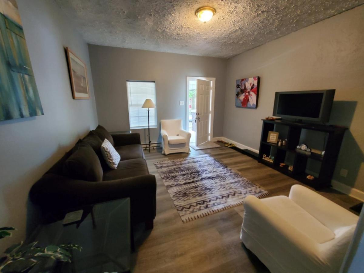 Apartment Minutes To Downtown! Long-stays & Pets Welcome! Indianapolis