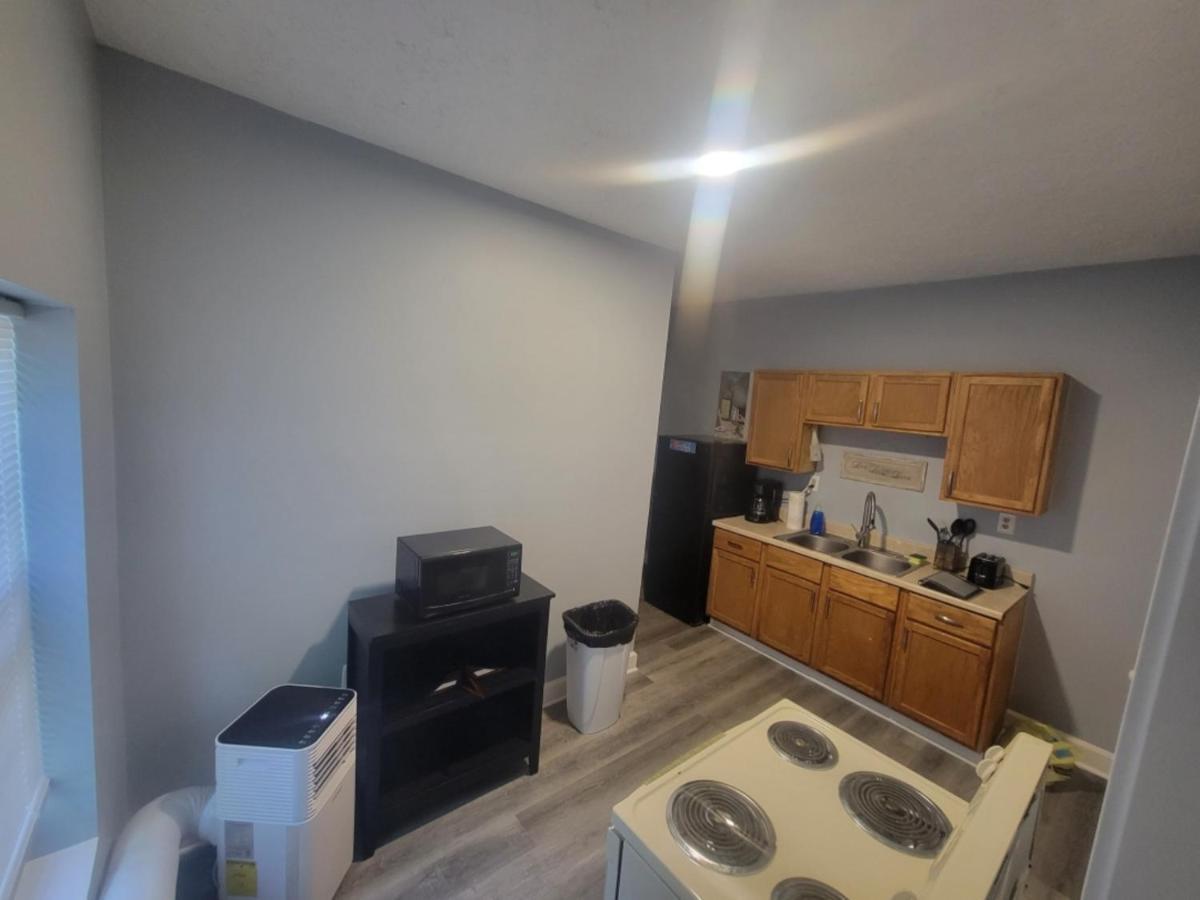 Minutes To Downtown! Long-stays & Pets Welcome! *