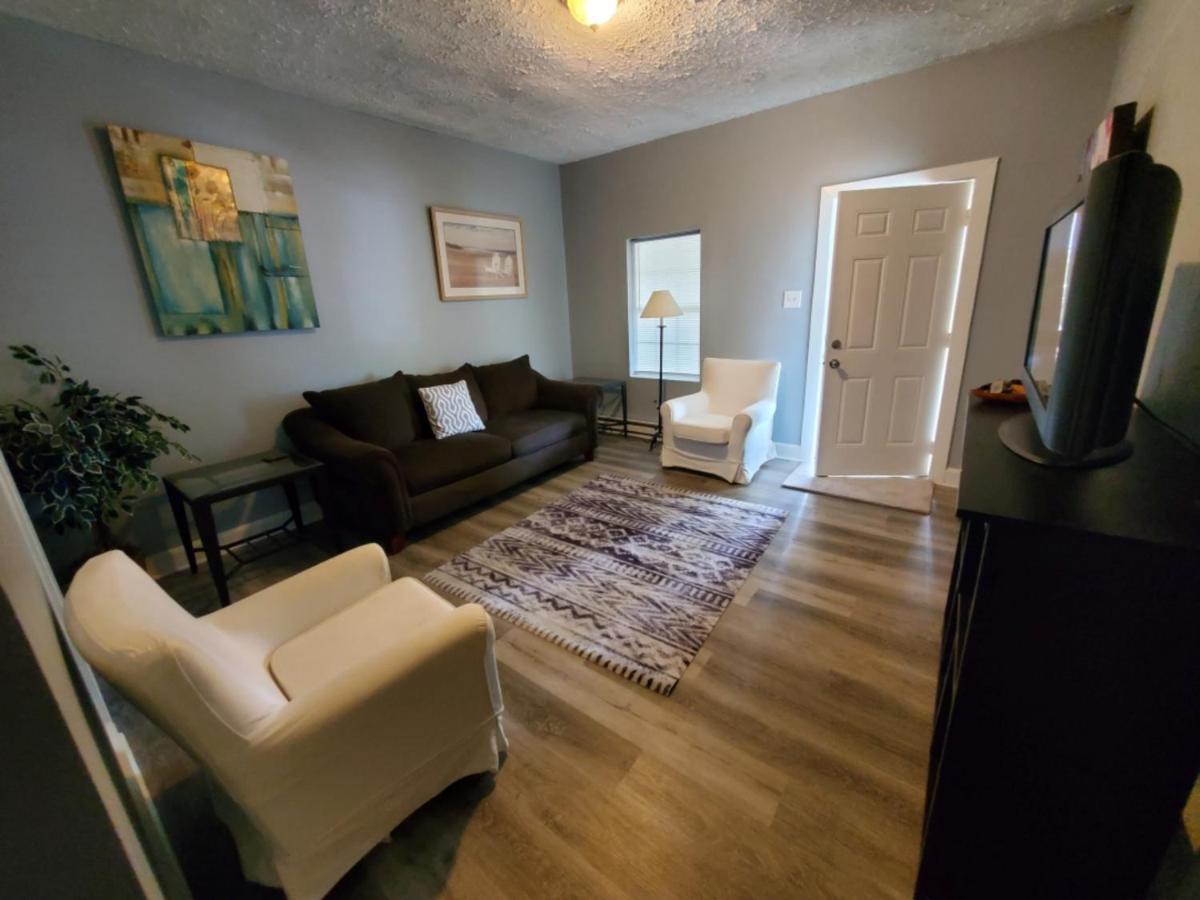 Minutes To Downtown! Long-stays & Pets Welcome! *