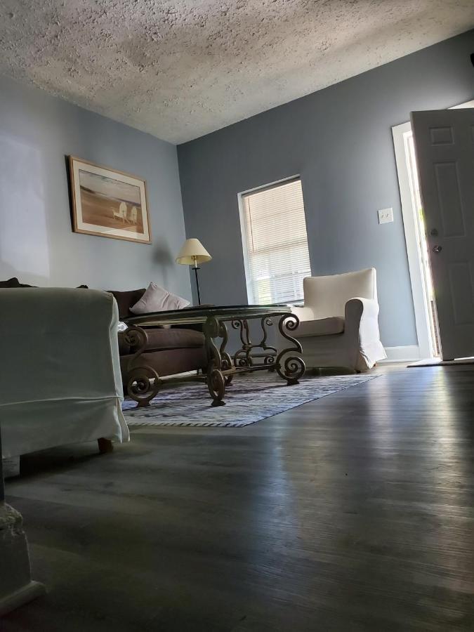 Minutes To Downtown! Long-stays & Pets Welcome! *