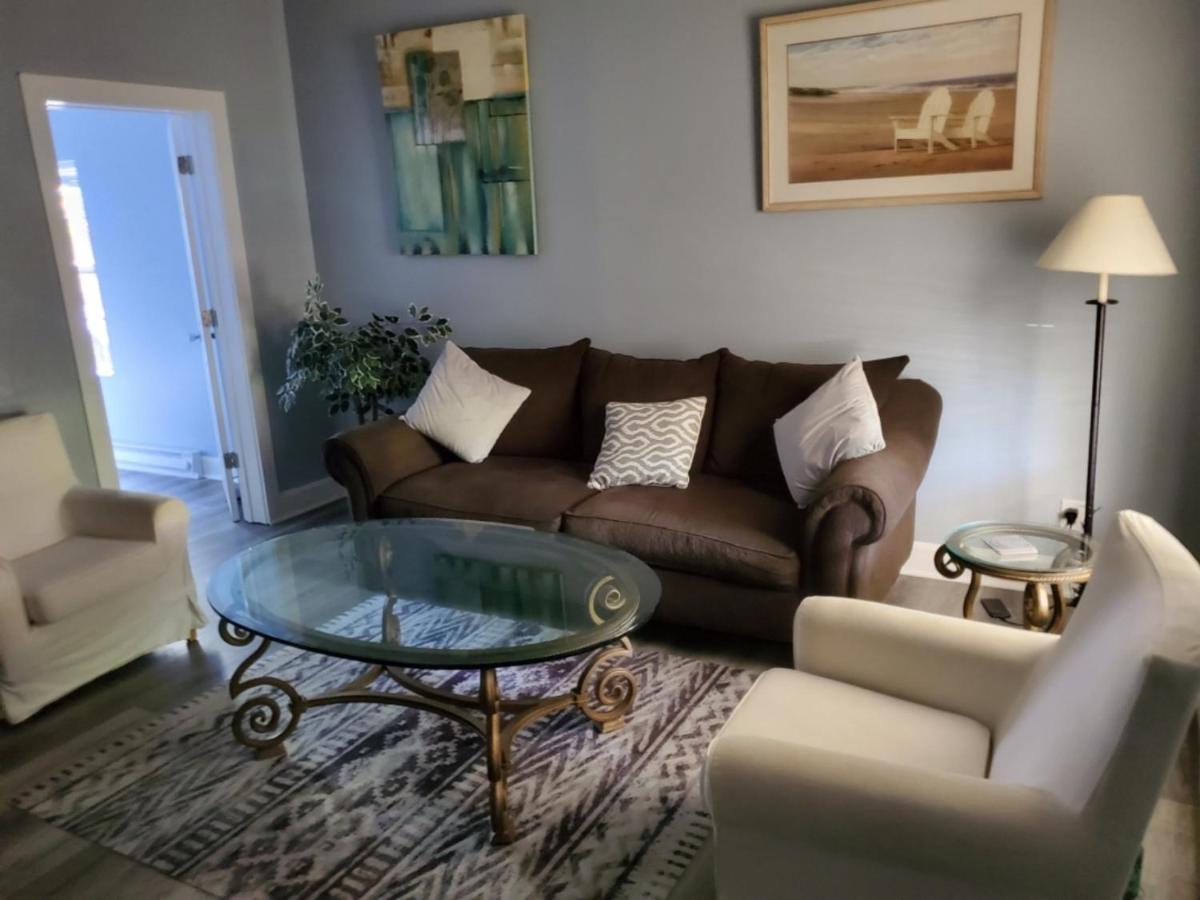 Apartment Minutes To Downtown! Long-stays & Pets Welcome!