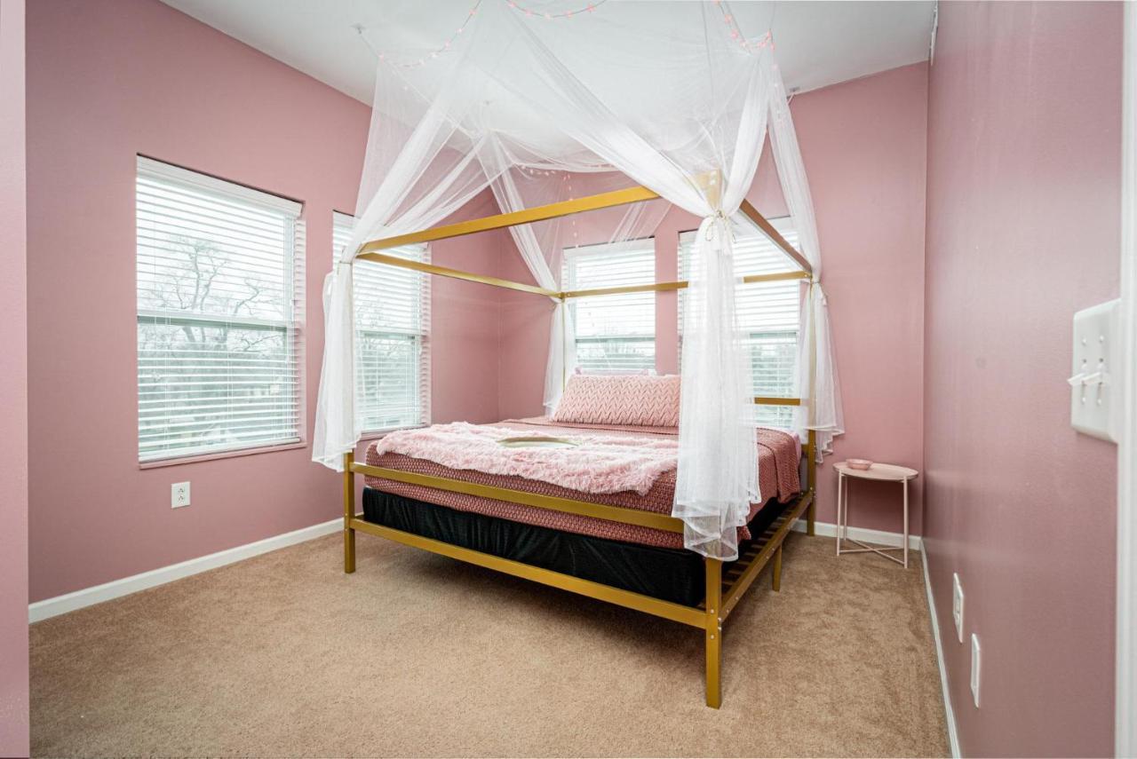 Barbie's Indy Dreamhouse Apartment