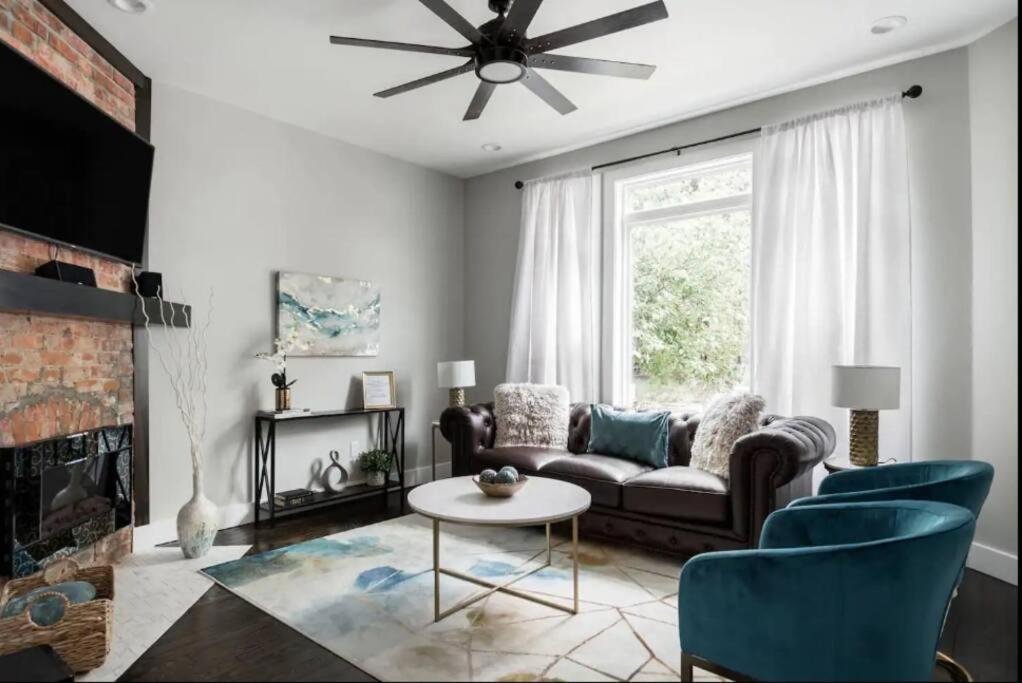 Luxurious 3,000 Square Foot House Downtown Villa