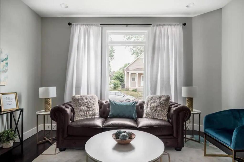 Villa Luxurious 3,000 Square Foot House Downtown Indianapolis