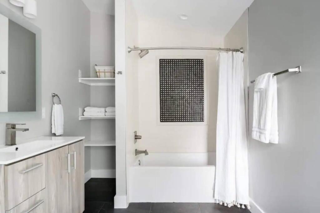 Luxurious 3,000 Square Foot House Downtown *