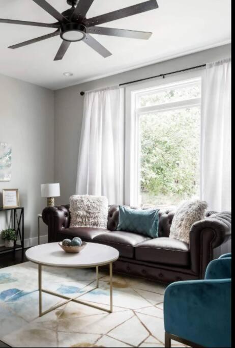Luxurious 3,000 Square Foot House Downtown Villa *