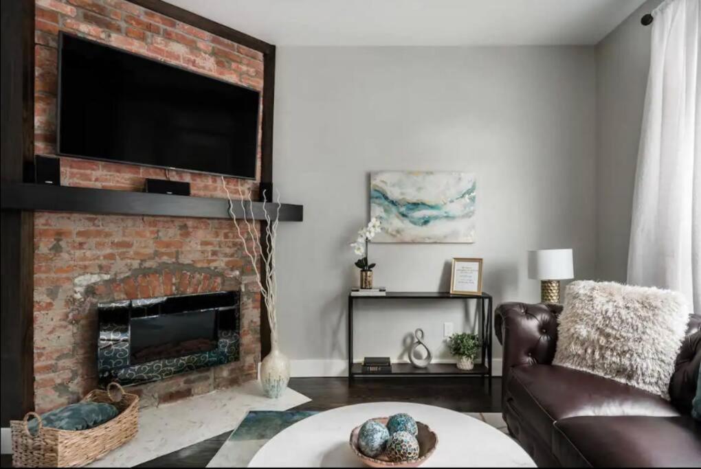 Luxurious 3,000 Square Foot House Downtown Villa Indianapolis