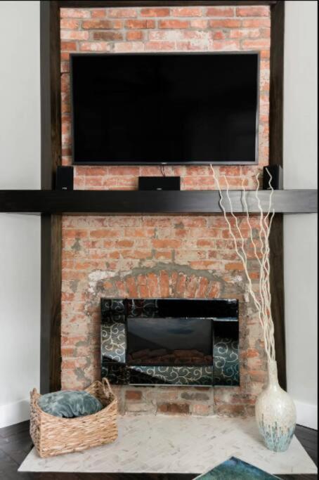 Luxurious 3,000 Square Foot House Downtown *