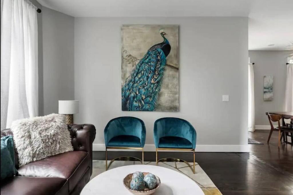 Luxurious 3,000 Square Foot House Downtown *