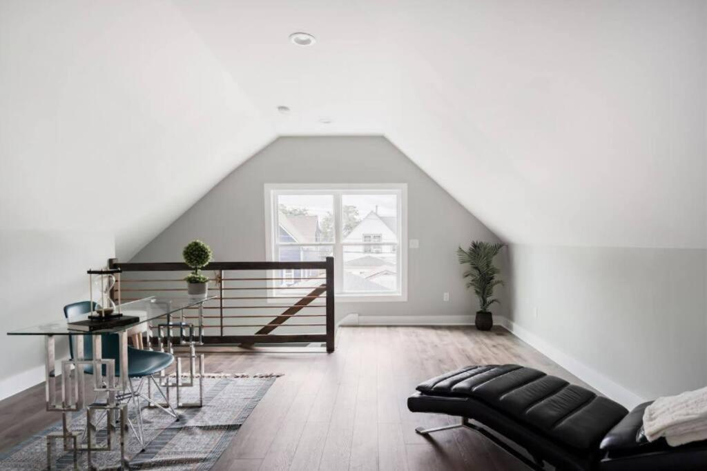 Luxurious 3,000 Square Foot House Downtown