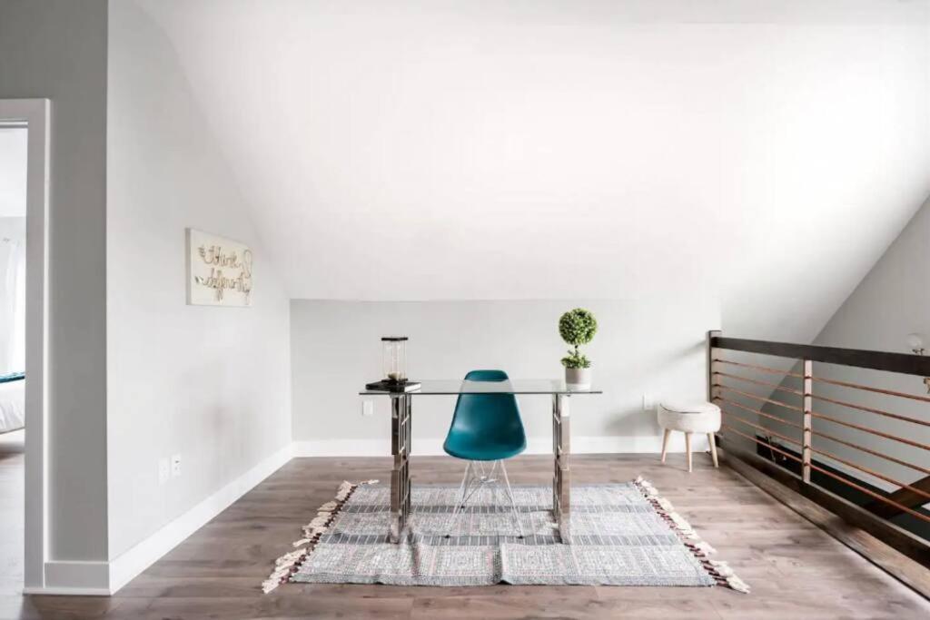 Villa Luxurious 3,000 Square Foot House Downtown *