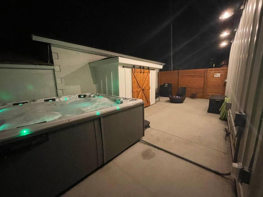 Downtown Indy Hot Tub & Fire Pit Villa