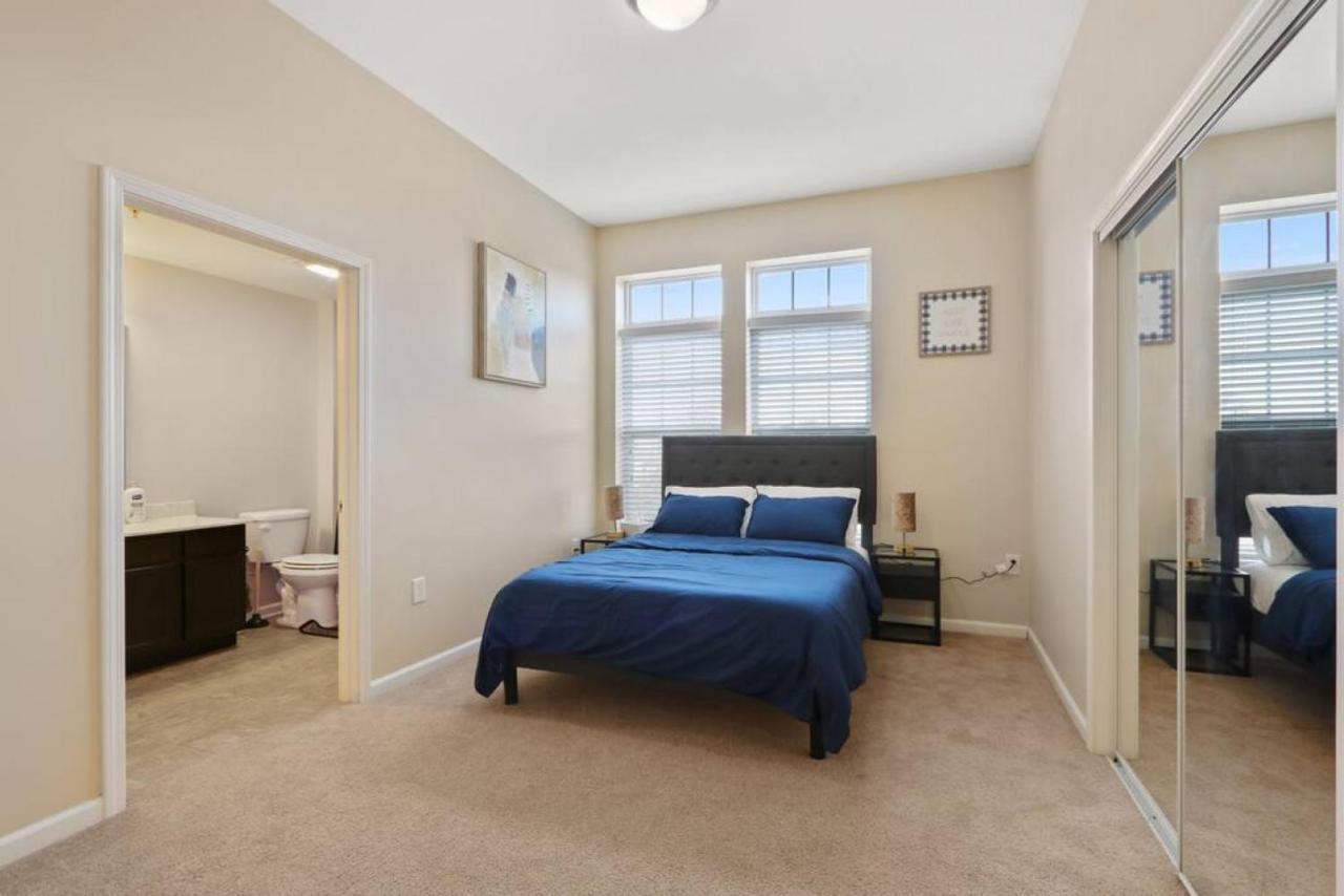 Downtown Indy Private Bedroom - Shared Apartment