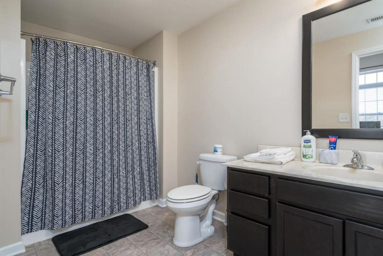 Private Bed Downtown Indy - Shared Apartment