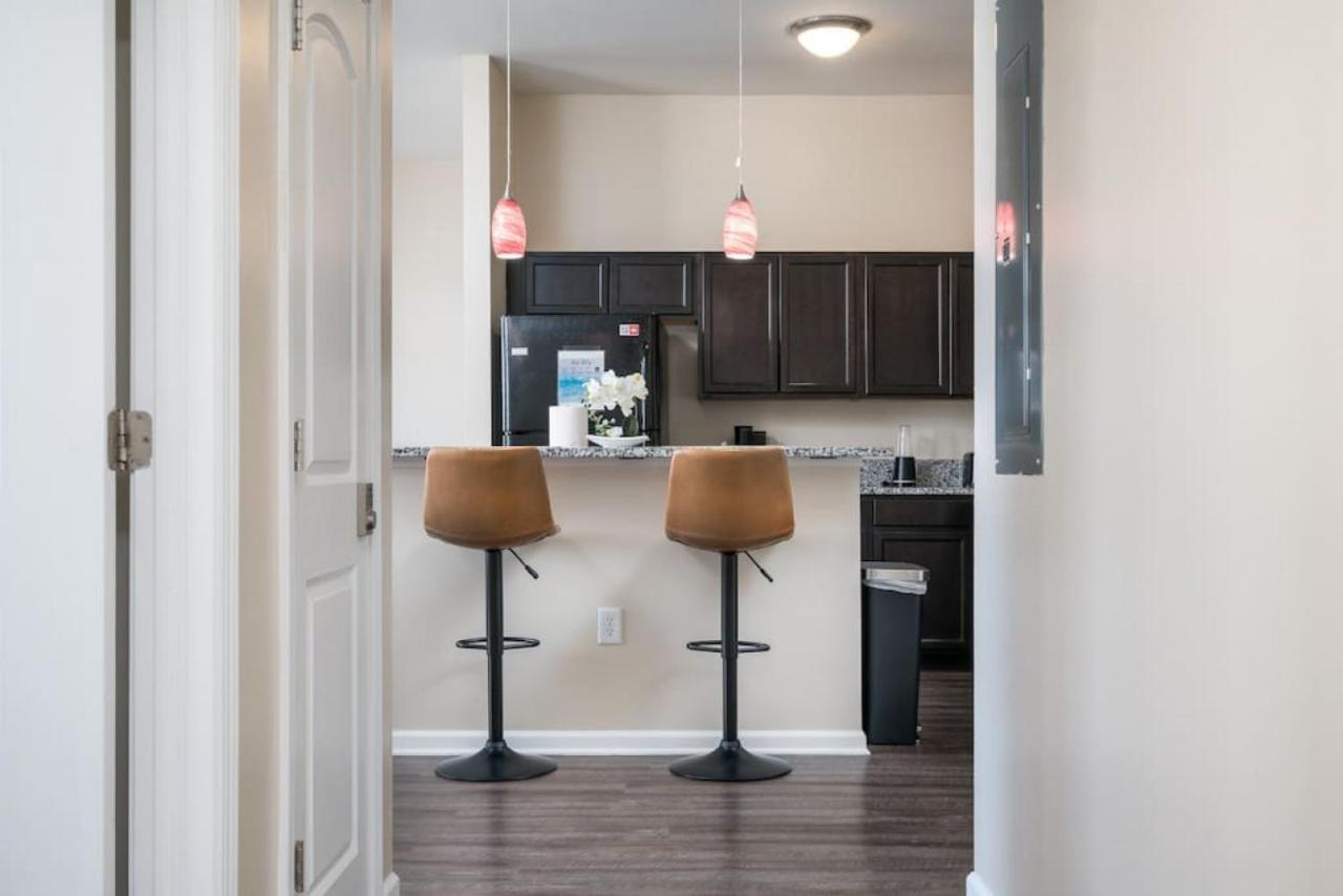 Apartment Private Bed Downtown Indy - Shared *
