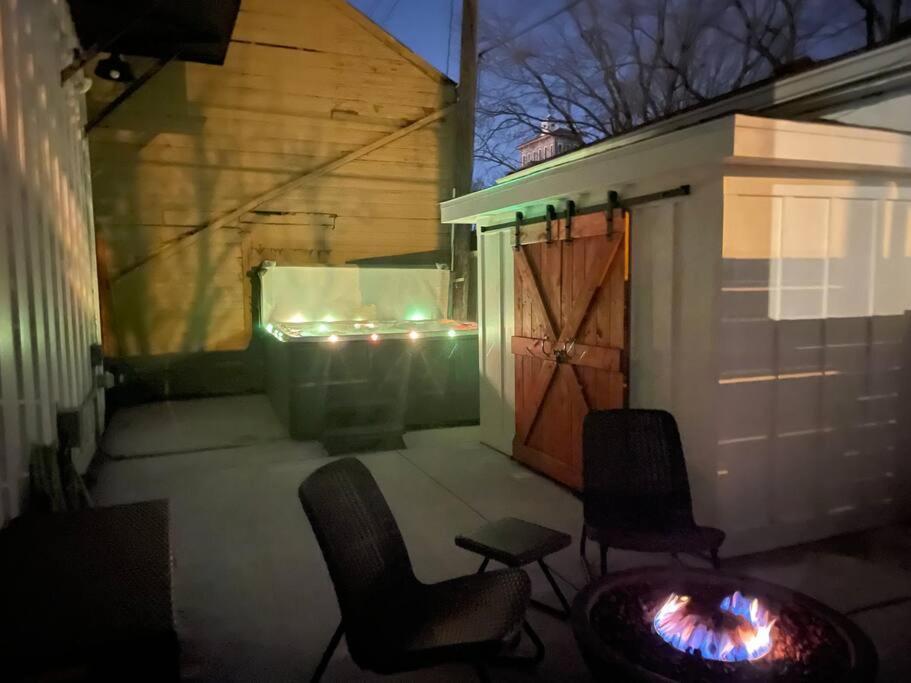 Downtown Indy Hot Tub & Fire Pit Indianapolis