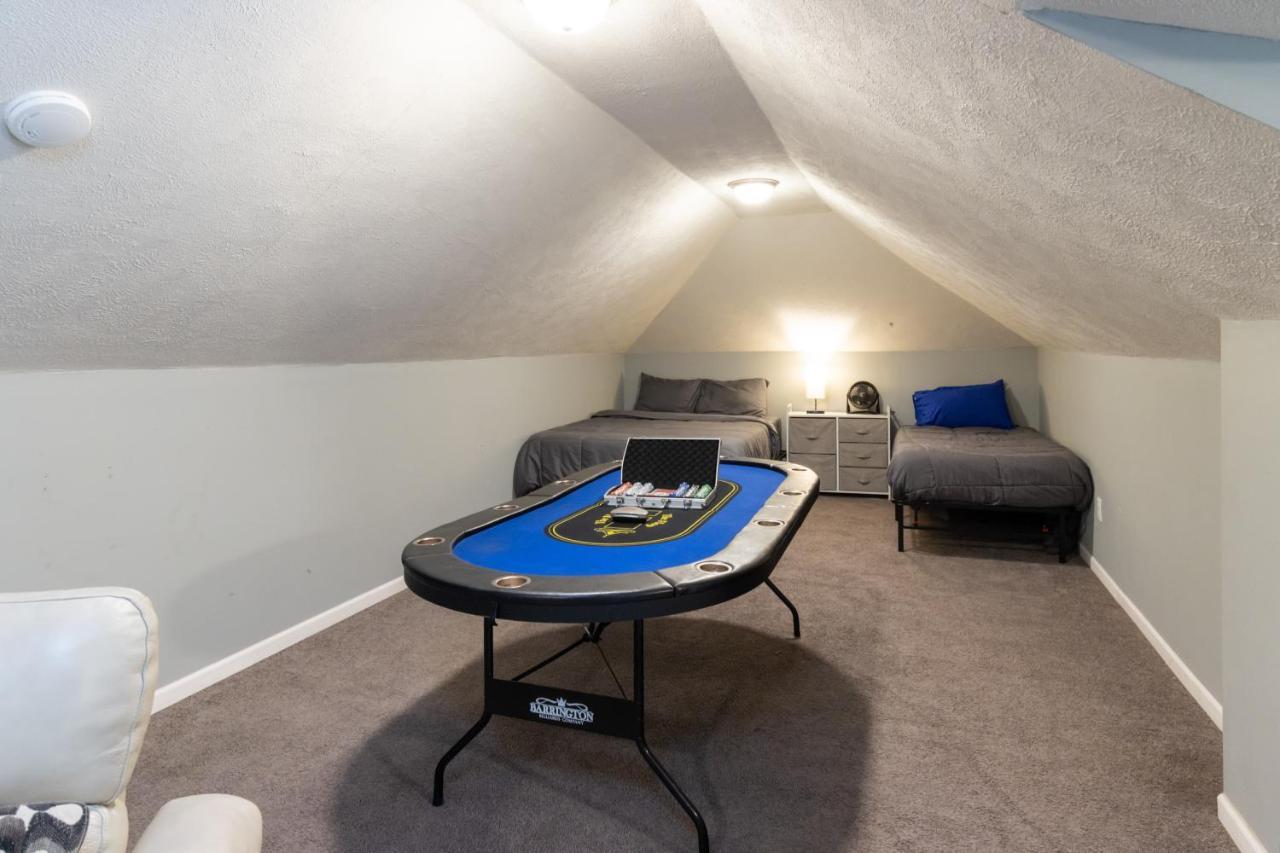 Villa 5 Bedroom 3200 Square Foot House For Downtown Travelers *