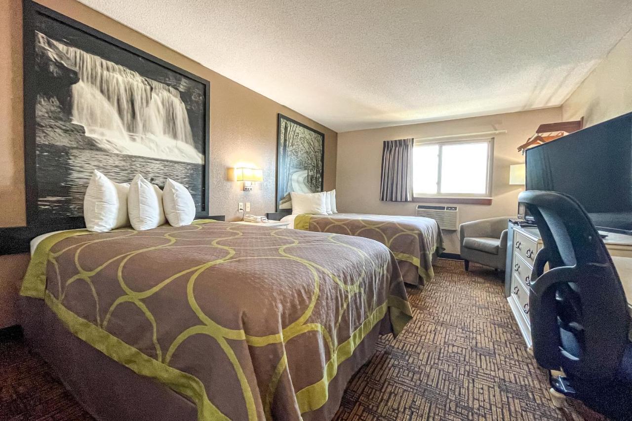 Hotel Super 8 By Wyndham Emerson 2*