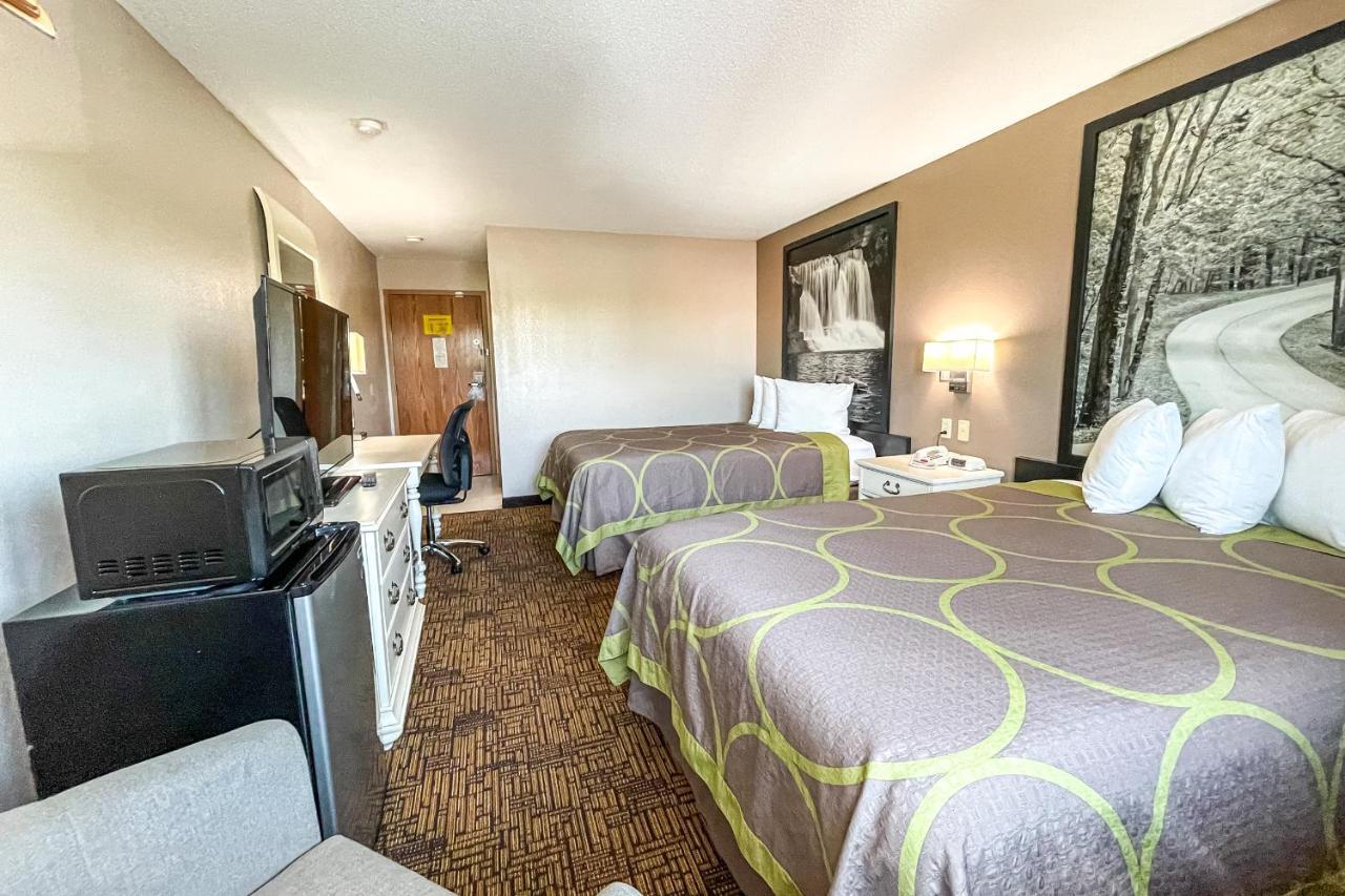 Super 8 By Wyndham Emerson Indianapolis