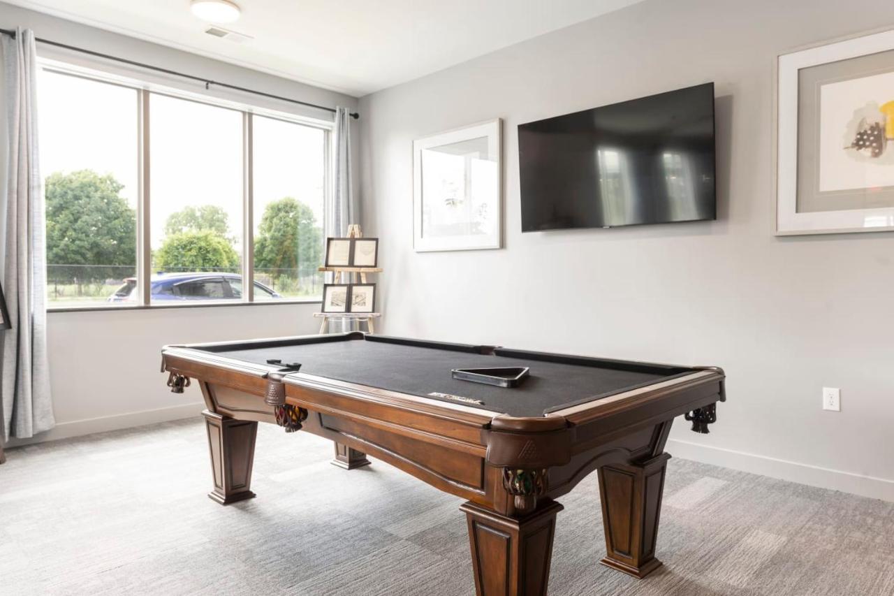 Apartment Contemporary 1 Bdrm With Pool Parking Gym