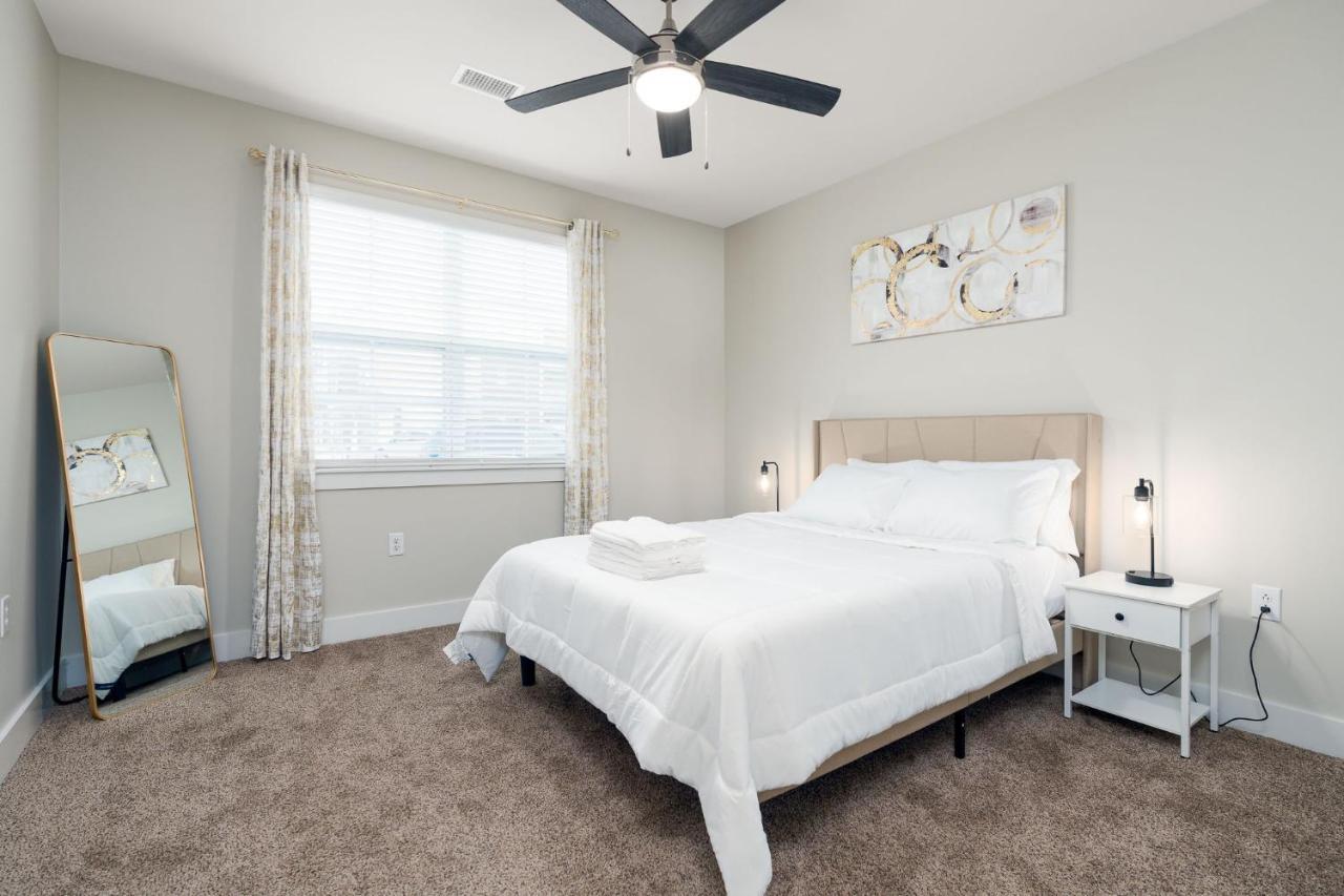 Stylish 1br In At The Crossing Apartment