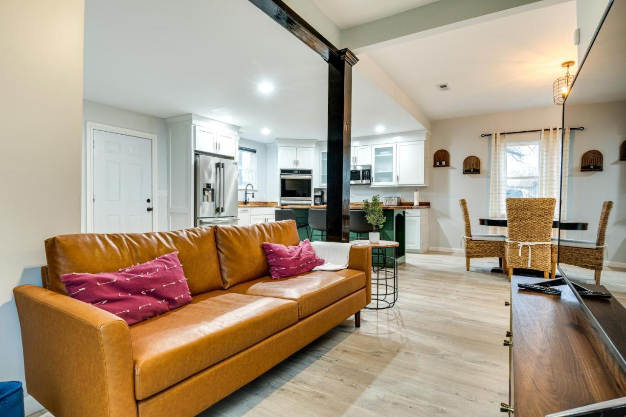 Modern Less Than 2 Mi To Downtown! Holiday home *
