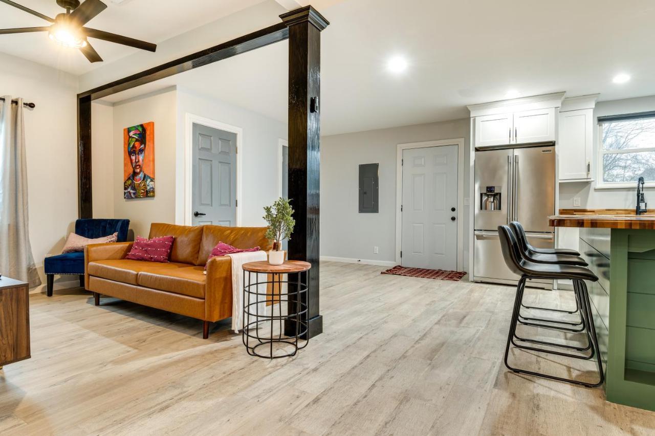 Modern Less Than 2 Mi To Downtown! Holiday home *
