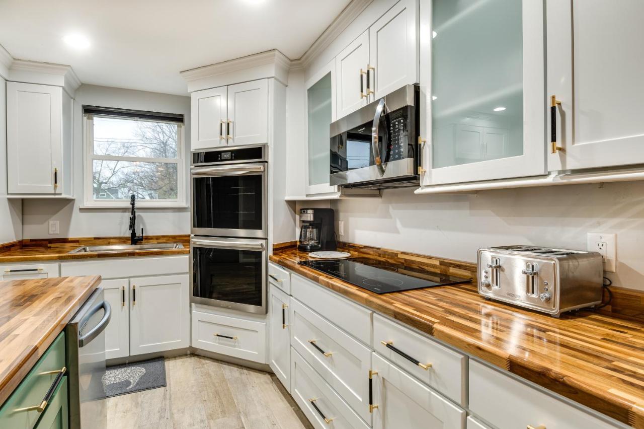 Modern Less Than 2 Mi To Downtown! Holiday home