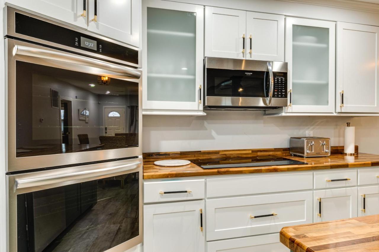 Modern Less Than 2 Mi To Downtown! Holiday home Indianapolis