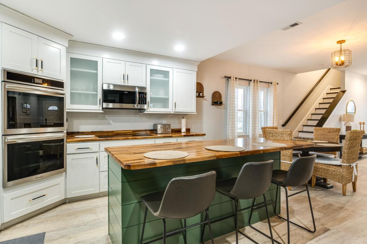 Modern Less Than 2 Mi To Downtown! Holiday home *