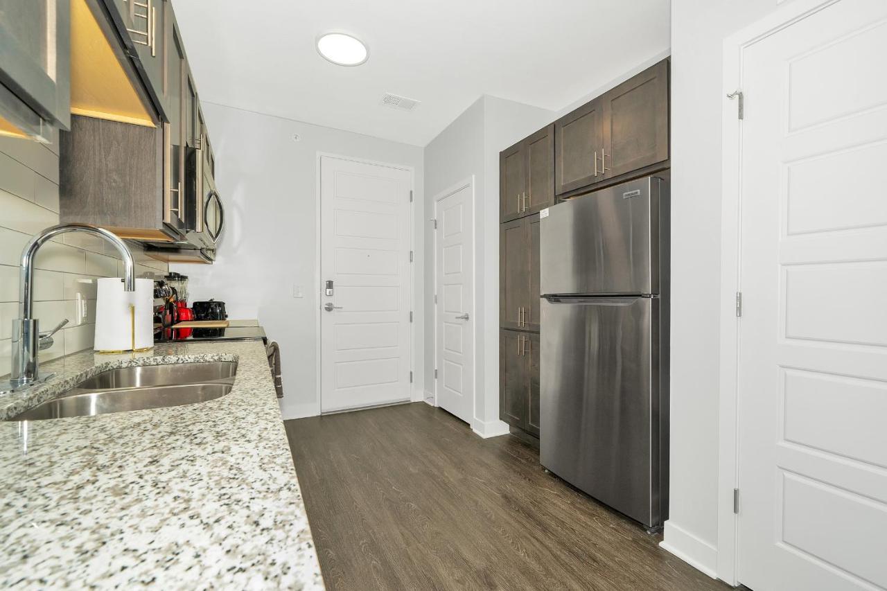 Apartment Flr Large Pool Gym Free Parking