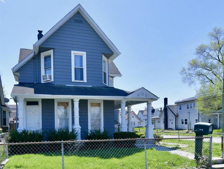Holiday home Fountain Square Location Downtown Indy Near Conventions *