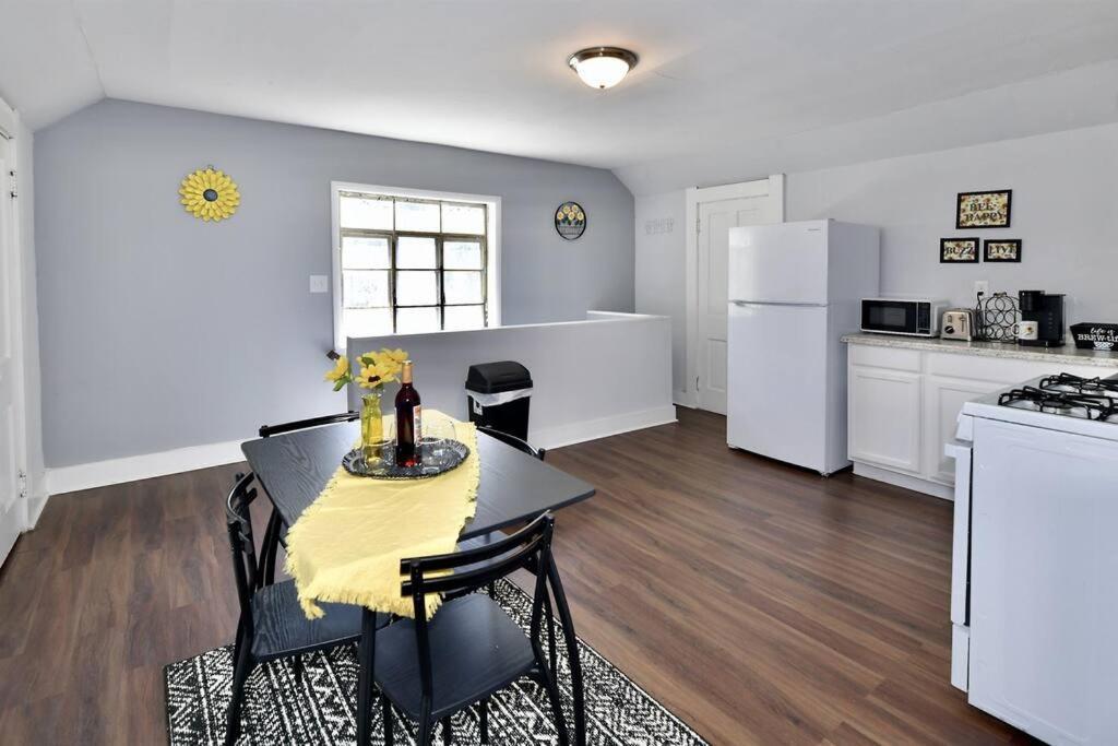 Holiday home Fountain Square Location Downtown Indy Near Conventions *