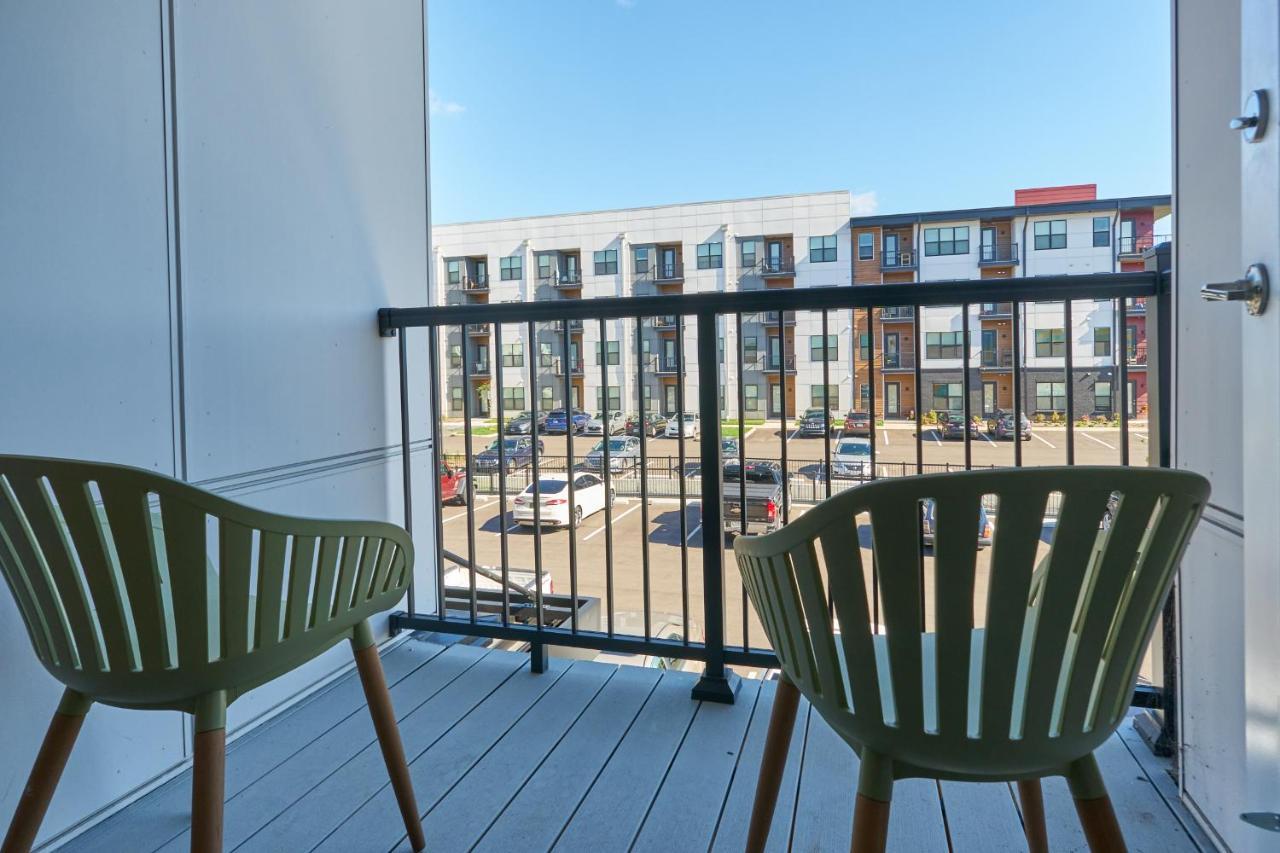 Modern Dwntwn 1 Bdrm Pool Gym Free Parking Apartment