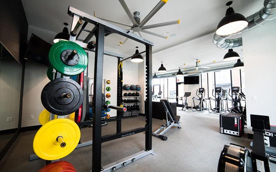 Vibrant 2br Corner And Free Parking At Cityway *