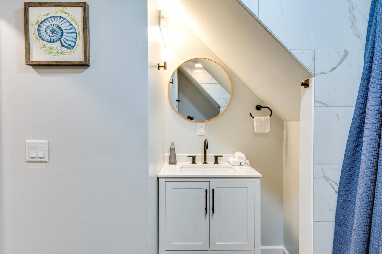 Modern Less Than 2 Mi To Downtown! Holiday home *