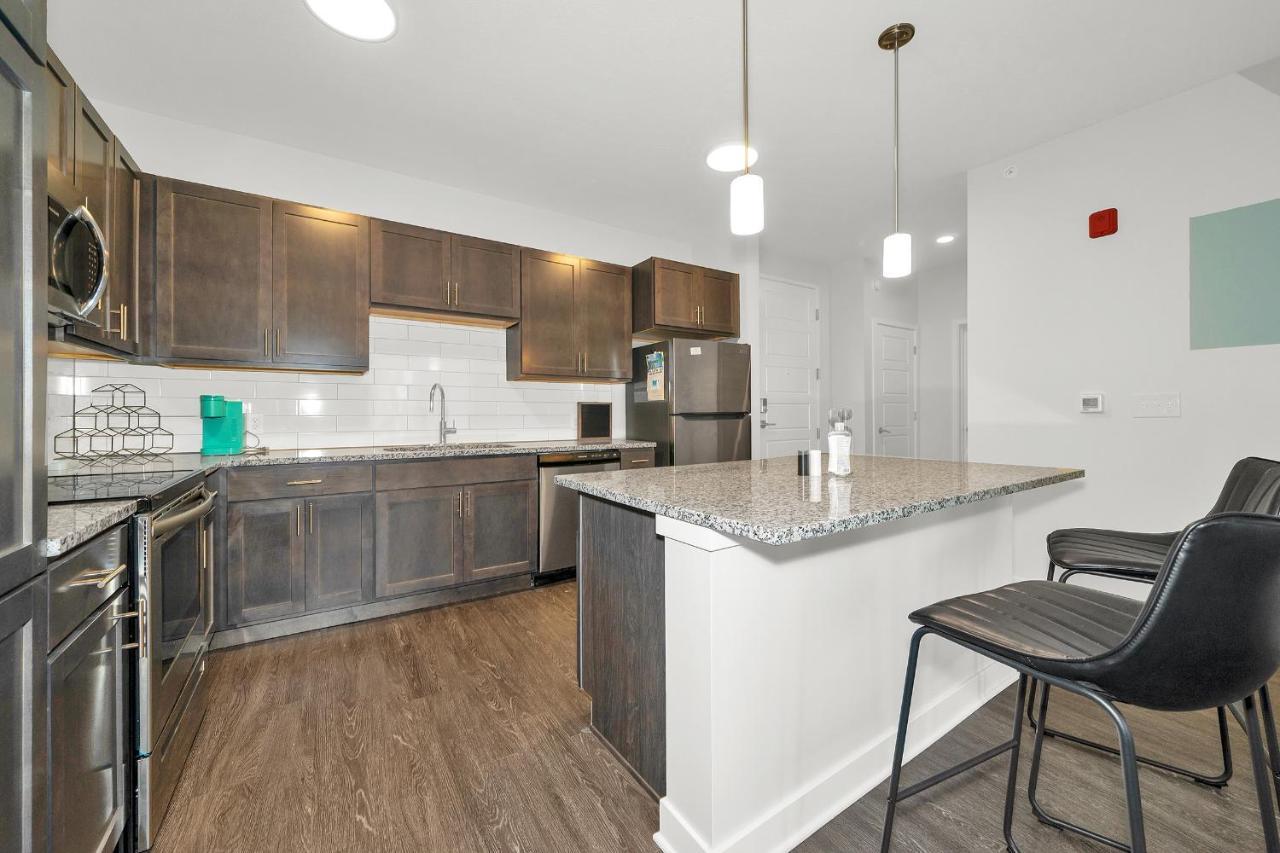 Apartment Contemporary 1 Bdrm With Pool Parking Gym *