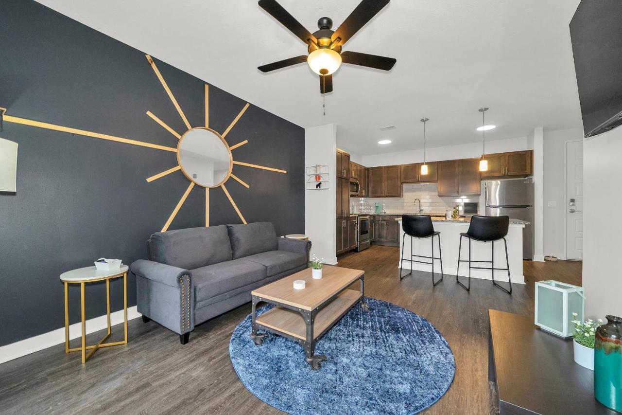 Contemporary 1 Bdrm With Pool Parking Gym Indianapolis