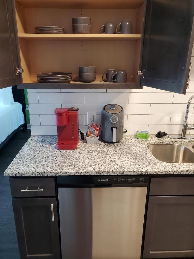 Apartment Flr Large Pool Gym Free Parking Indianapolis