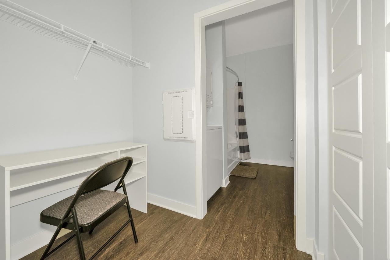 Apartment Flr Large Pool Gym Free Parking *
