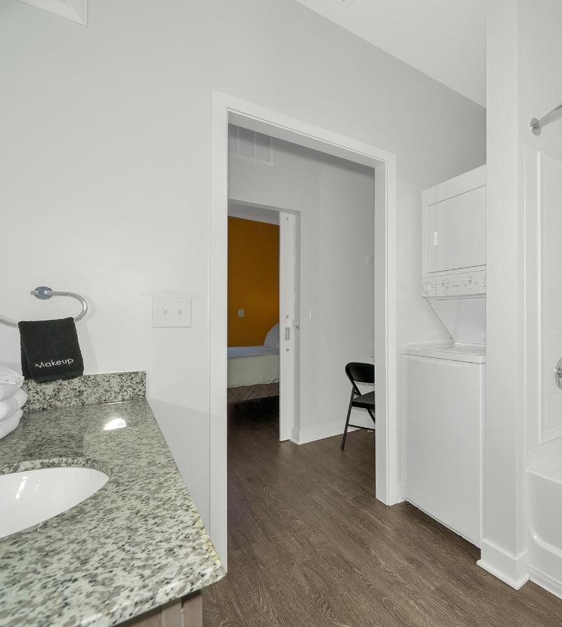 Flr Large Pool Gym Free Parking Apartment Indianapolis